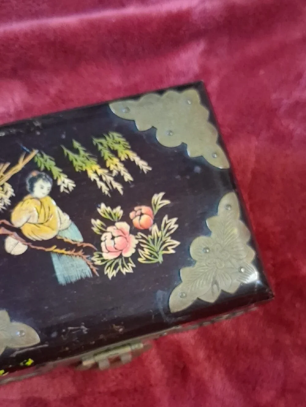 Vintage Hand-Painted Lacquer Jewelry Box with Brass Accents - Black & Gold